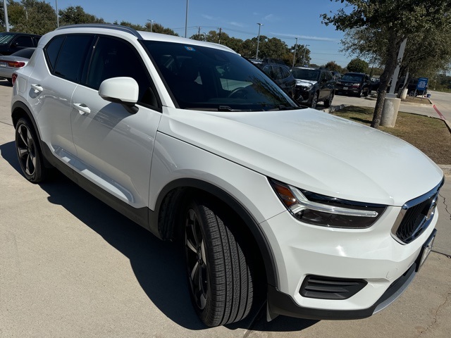 Used 2019 Volvo XC40 Momentum