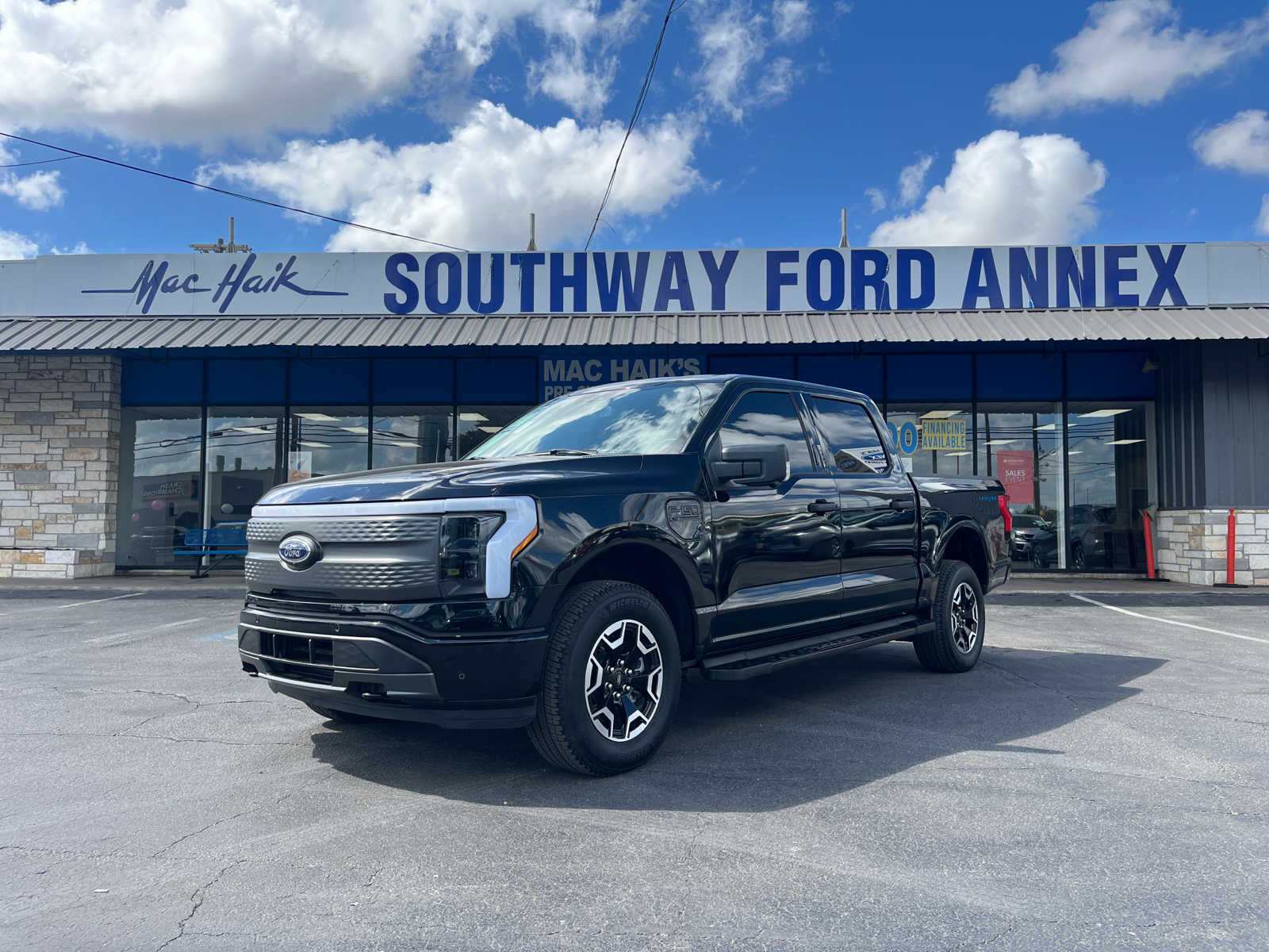 2023 Ford F-150 Lightning XLT