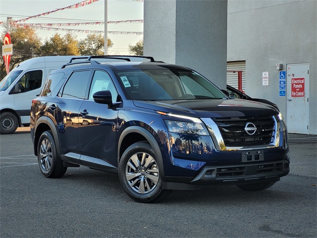 2024 Nissan Pathfinder SV