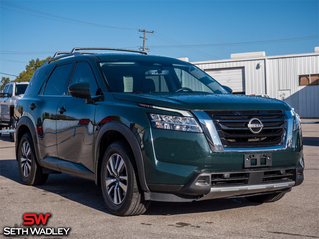 2023 Nissan Pathfinder SL