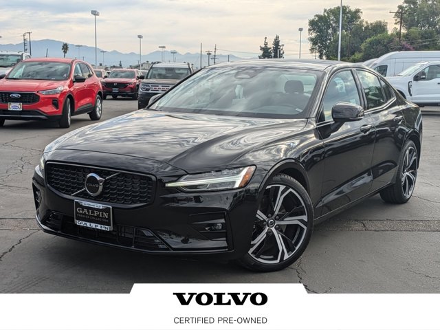 2024 Volvo S60 B5 Core Dark Theme