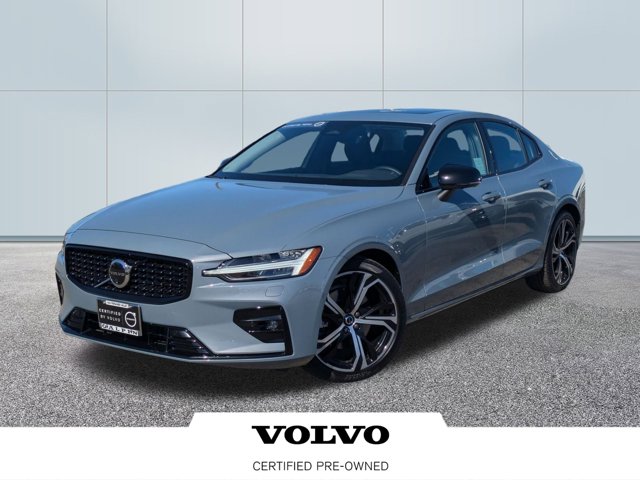 2024 Volvo S60 Plus Dark Theme