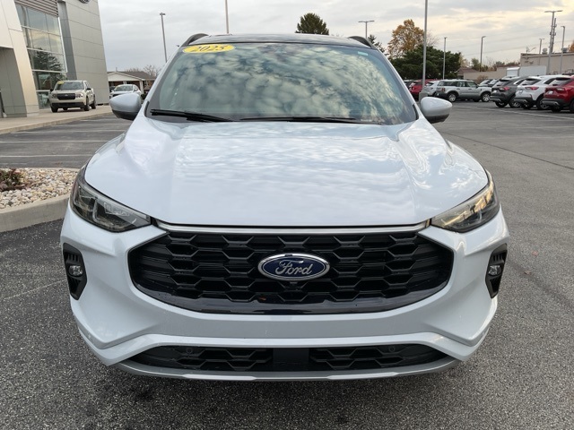 2025 Ford Escape Hybrid ST-Line Elite photo 2