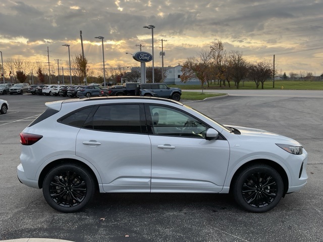 2025 Ford Escape Hybrid ST-Line Elite photo 4
