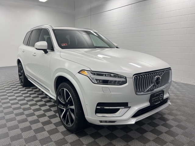 2023 Volvo XC90 B5 Plus