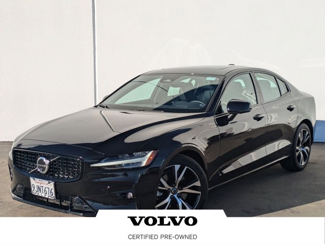 2024 Volvo S60 Plus Dark Theme