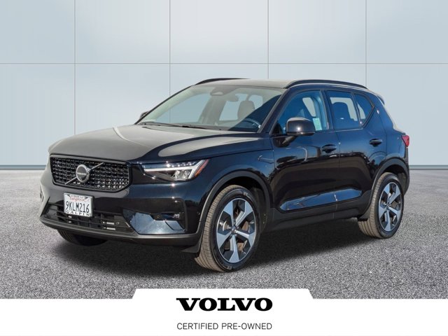 2024 Volvo XC40 B5 Plus Dark Theme