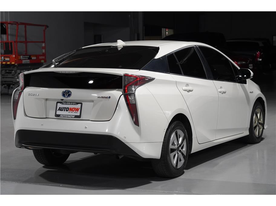 2018 Toyota Prius Two photo 5