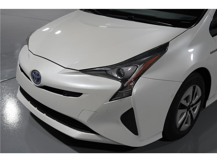 2018 Toyota Prius Two photo 9