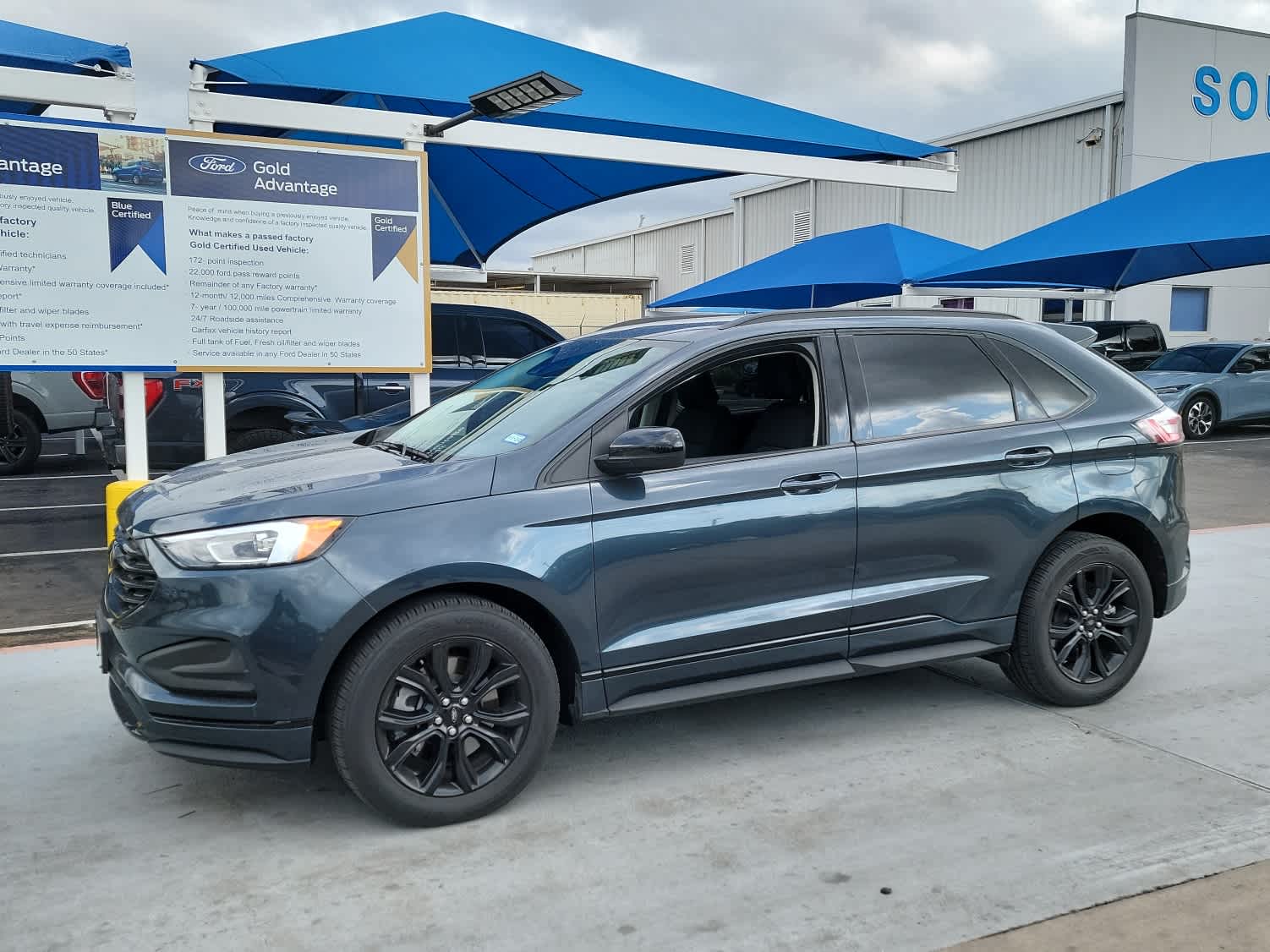 2022 Ford Edge SE