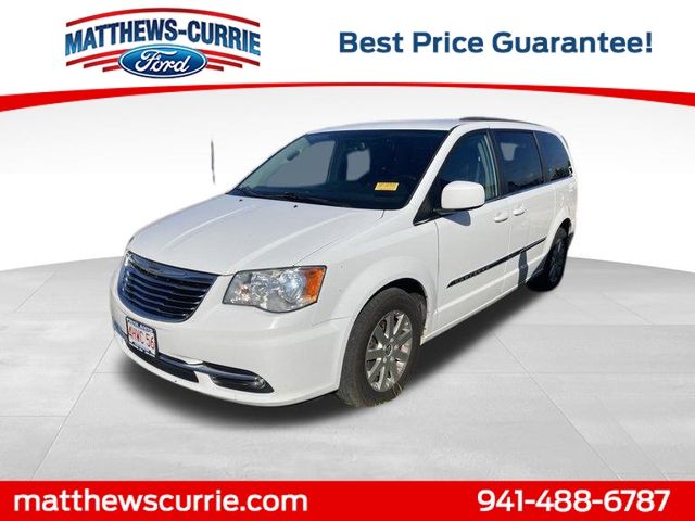 2016 Chrysler Town & Country Touring