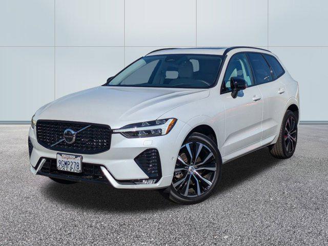 2023 Volvo XC60 B5 Ultimate Dark Theme