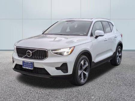 2025 Volvo XC40 Core Bright Theme