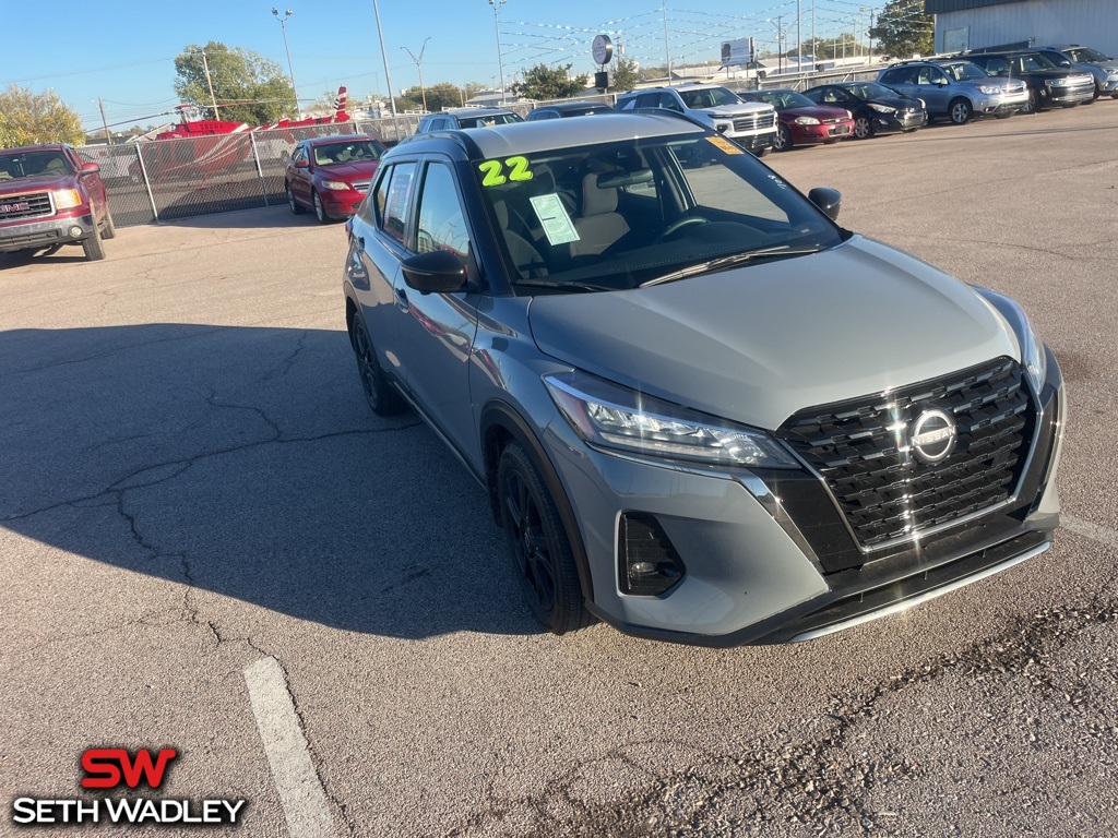 2022 Nissan Kicks SR