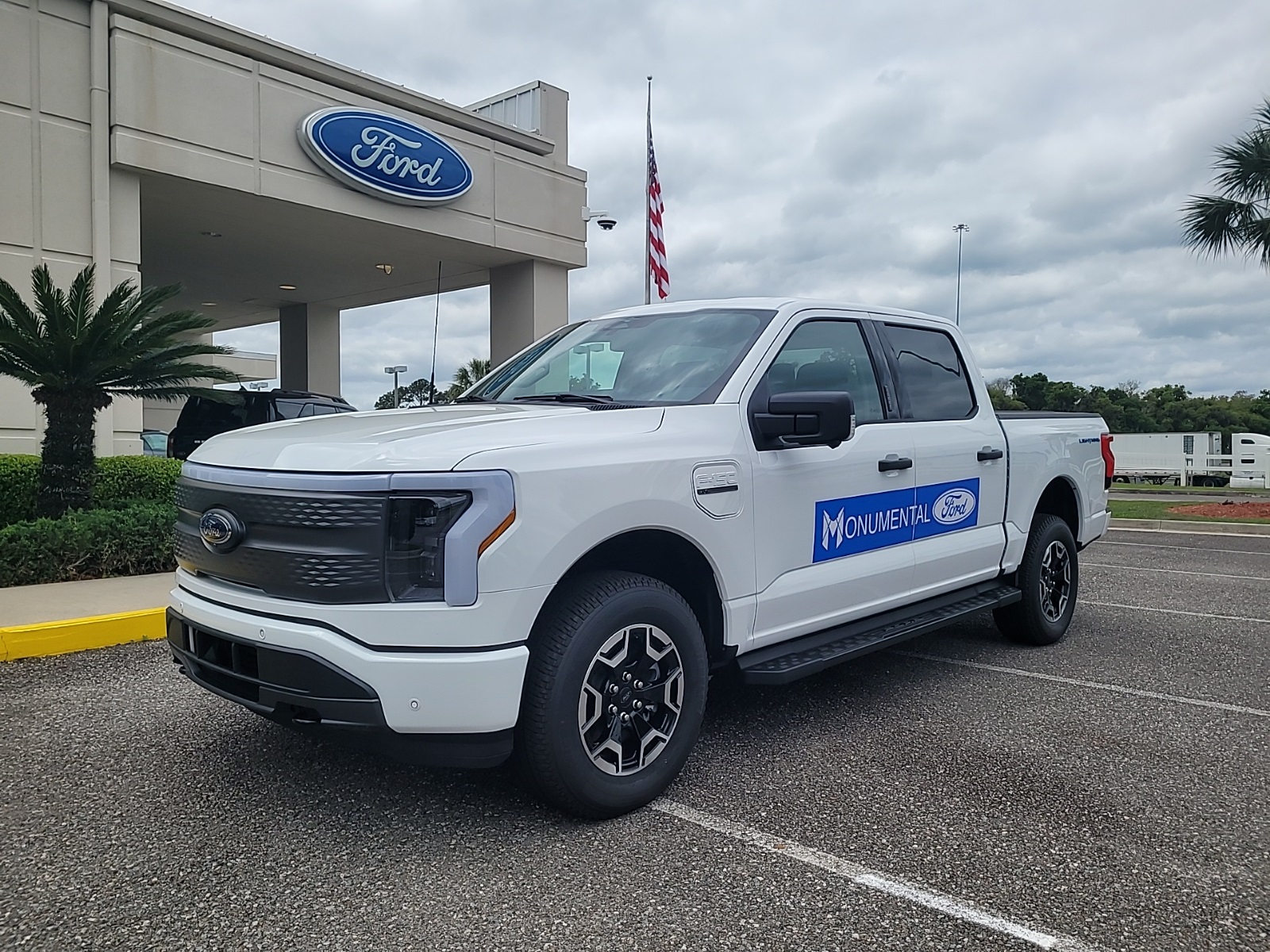 2023 Ford F-150 Lightning XLT