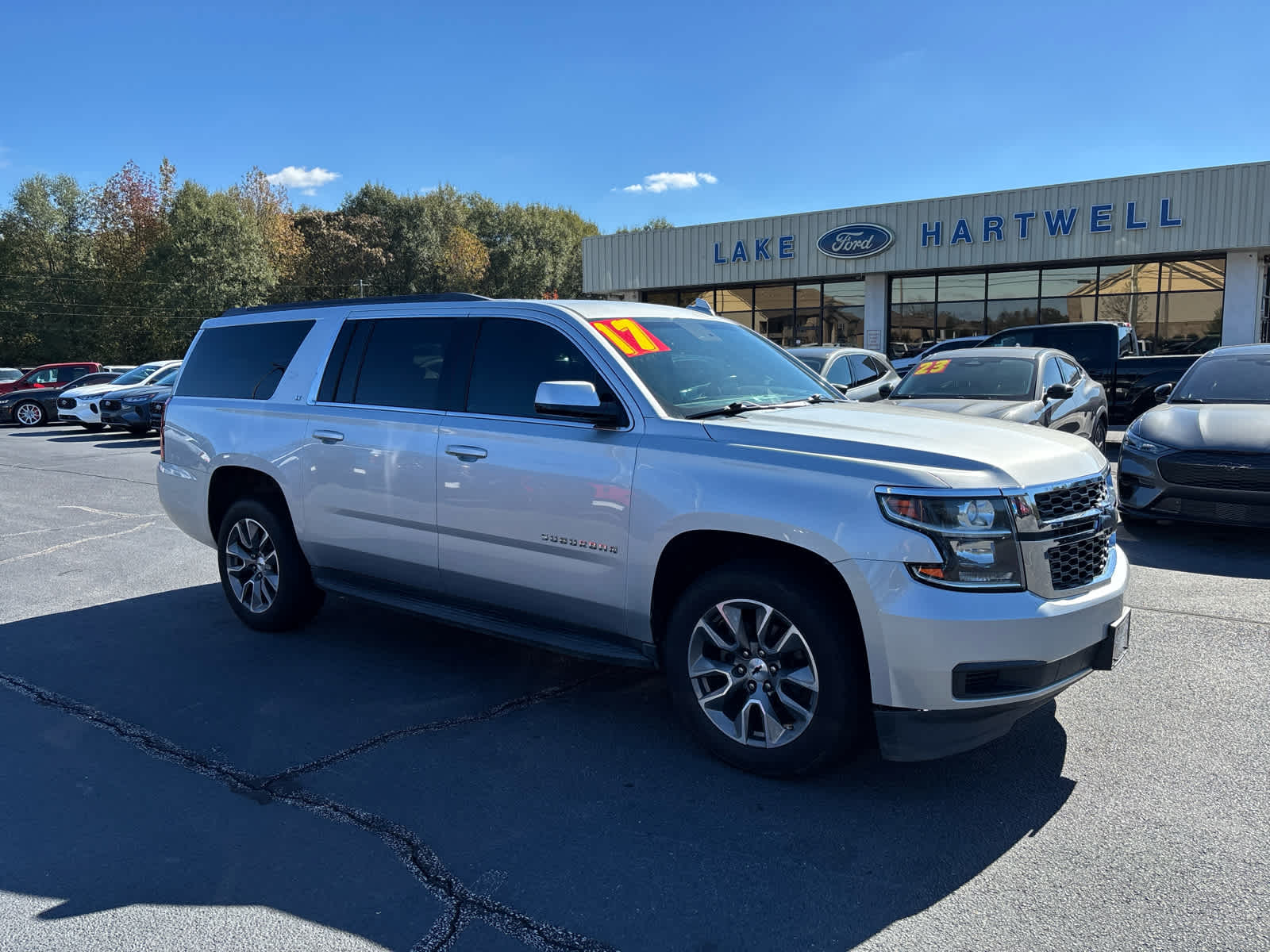 Used 2017 Chevrolet Suburban LT with VIN 1GNSKHKC2HR147671 for sale in Royston, GA