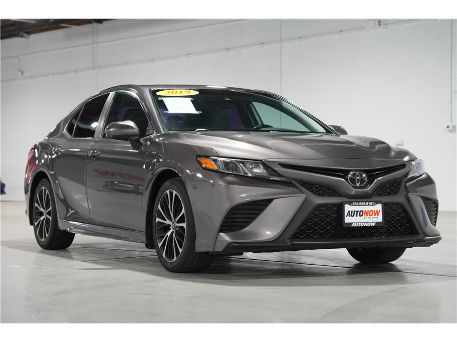 2019 Toyota Camry SE photo 7