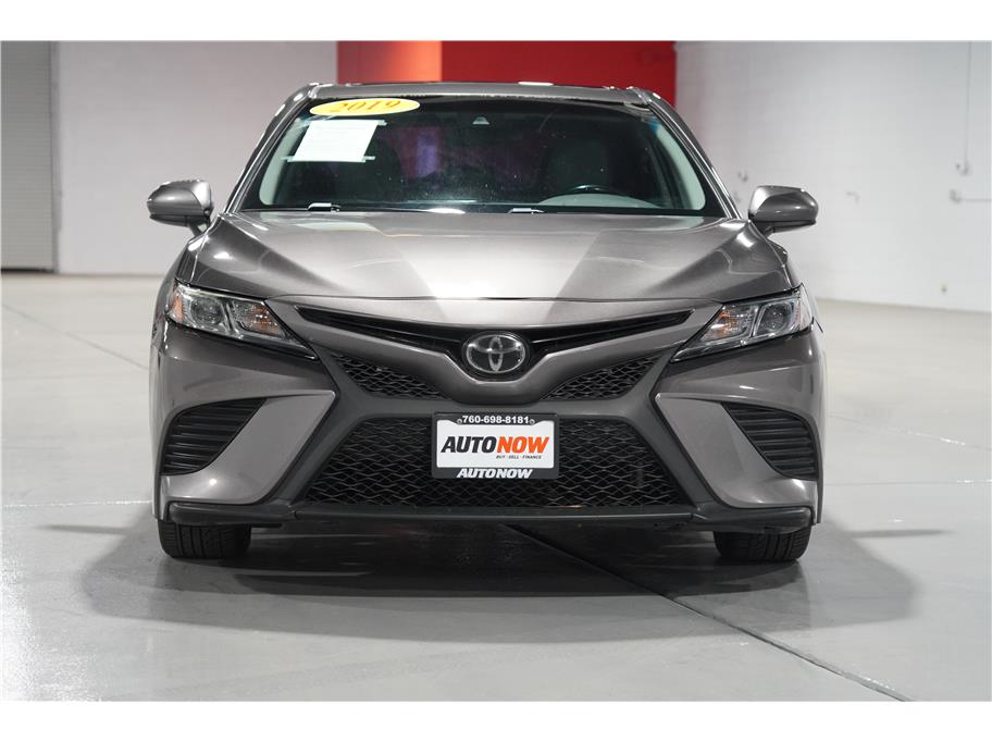 2019 Toyota Camry SE photo 8