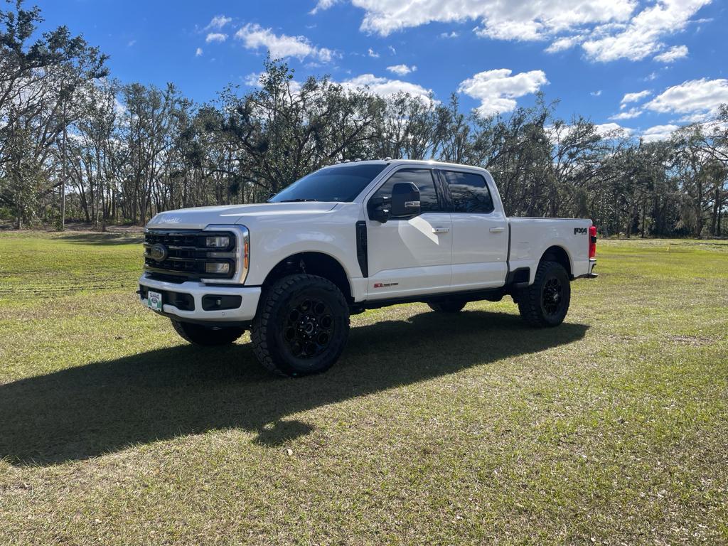 2024 Ford F-250 LARIAT 4X4 H/O w/black Pkg.