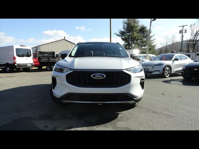 2025 Ford Escape Active photo 2
