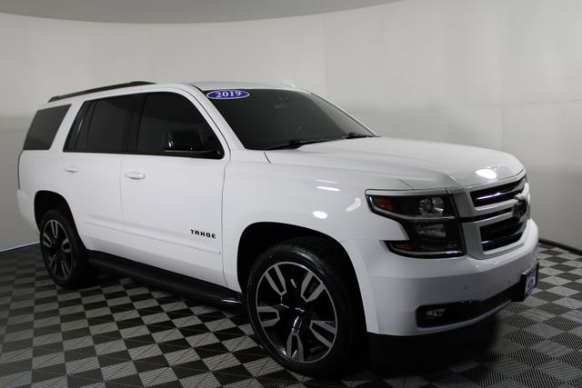 Used 2019 Chevrolet Tahoe Premier with VIN 1GNSKCKJ4KR261938 for sale in Kansas City