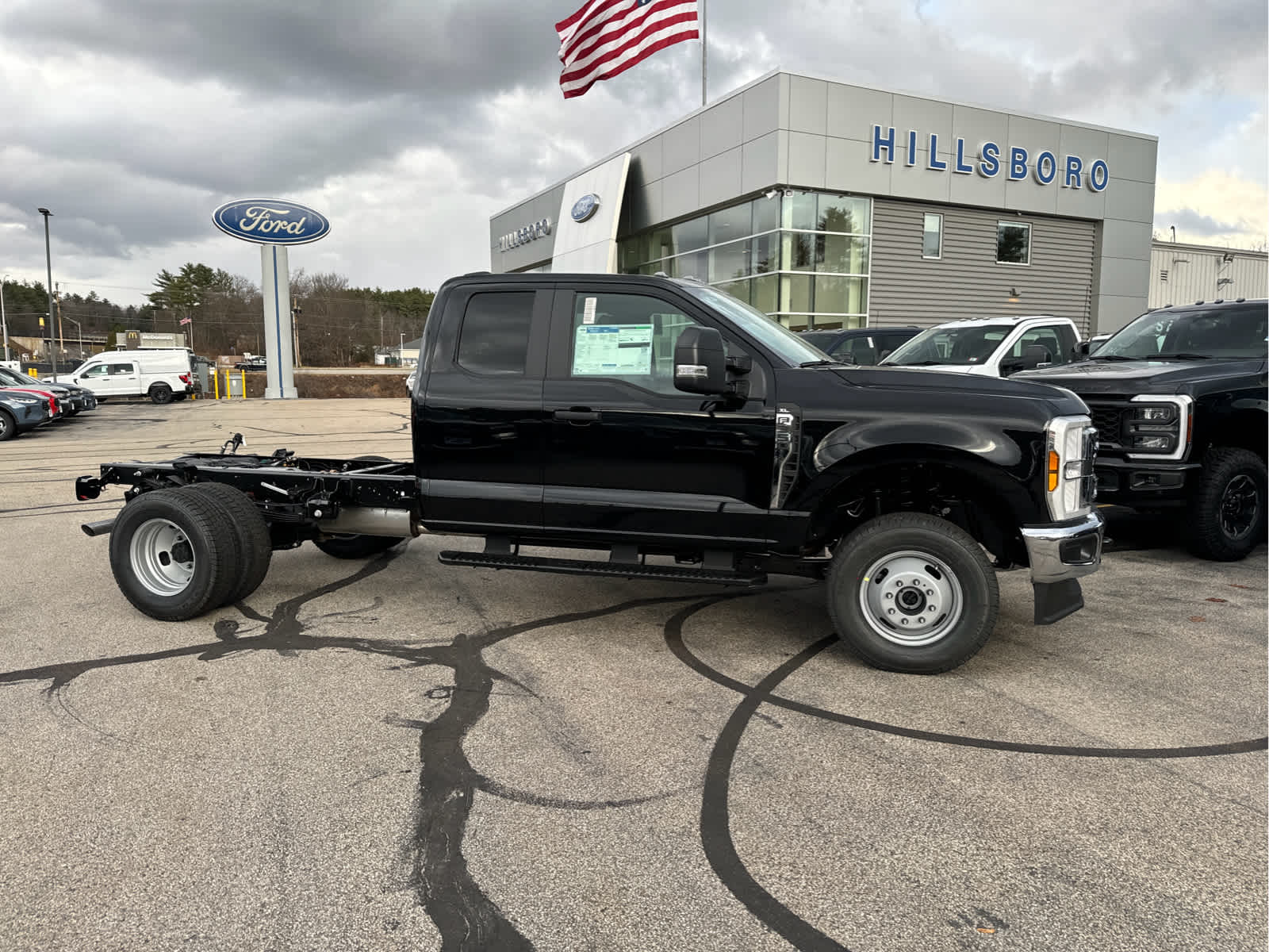 2024 Ford Super Duty F-350 DRW XL 4WD SuperCab 168 WB 60 CA