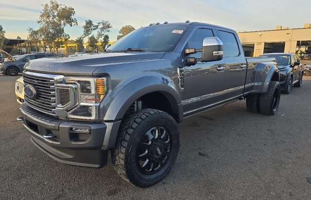 2022 Ford F-450SD Platinum