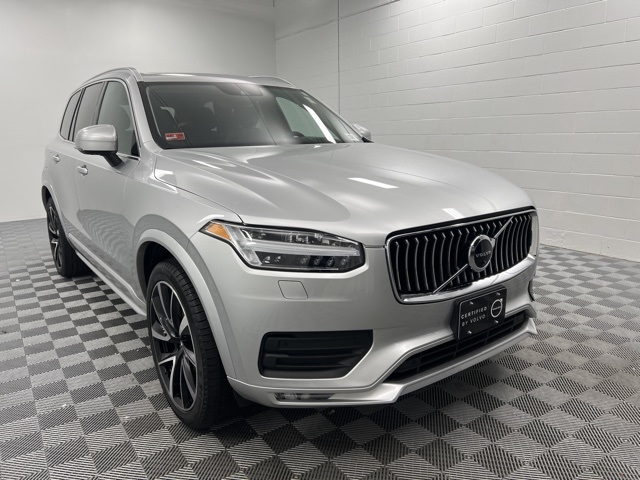 2022 Volvo XC90 T6 Momentum