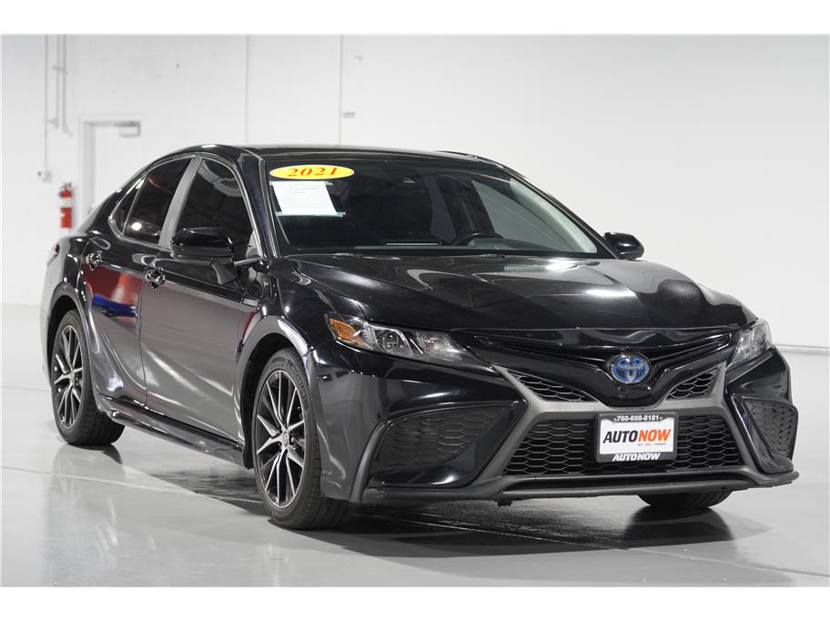 2021 Toyota Camry SE photo 7