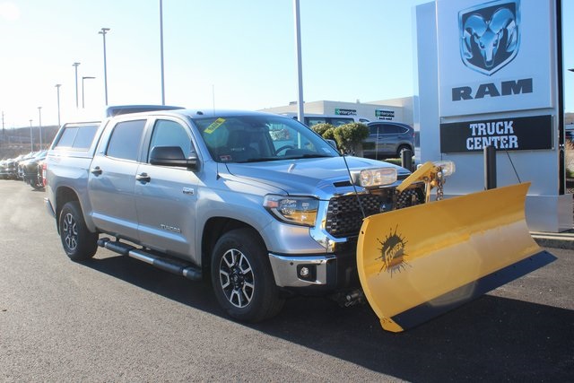 2019 Toyota Tundra SR5 w/PLOW & CAP