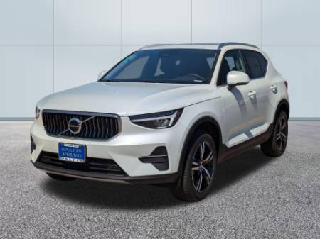 2025 Volvo XC40 Core Bright Theme