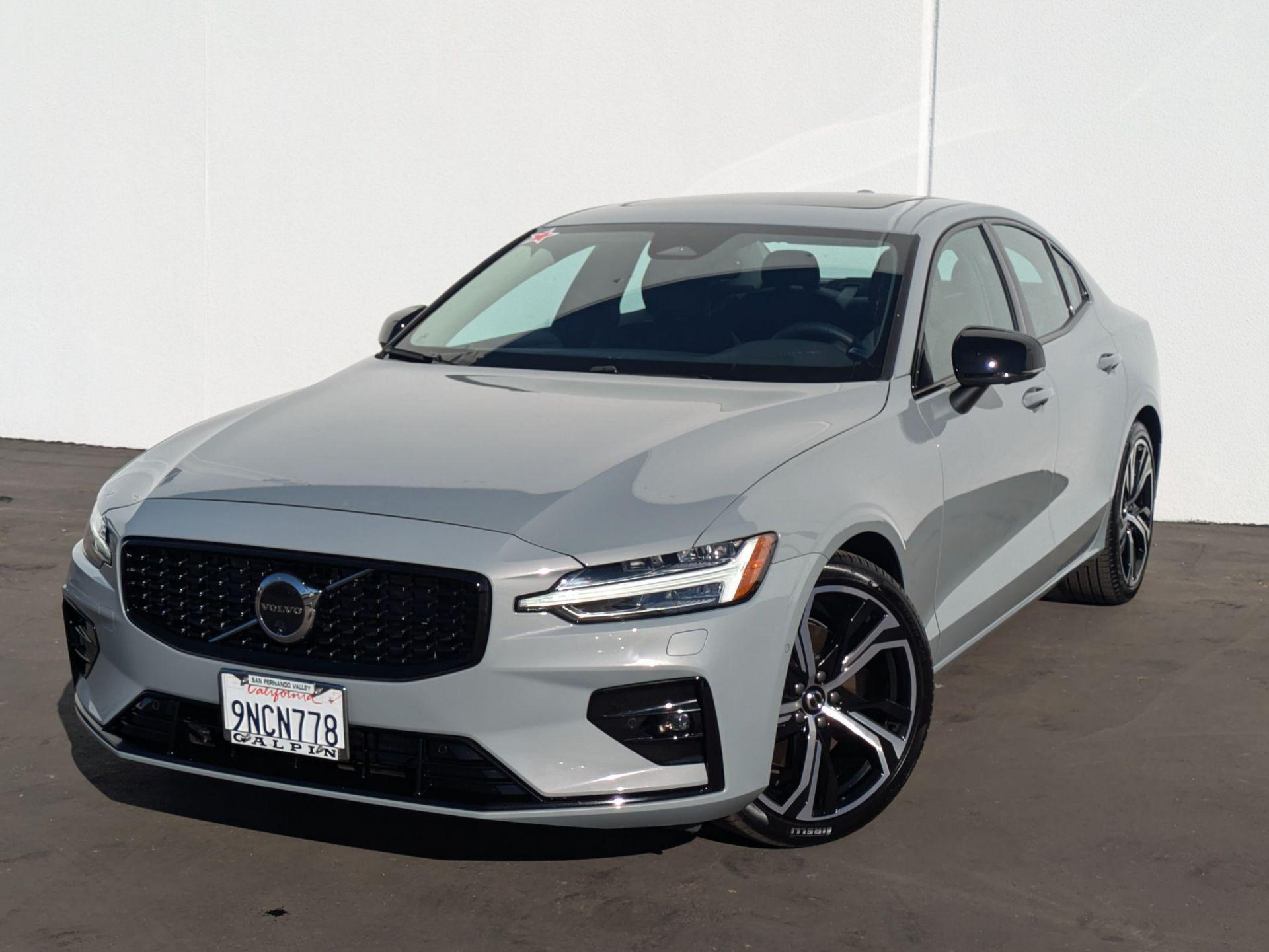 2024 Volvo S60 B5 Plus Dark Theme