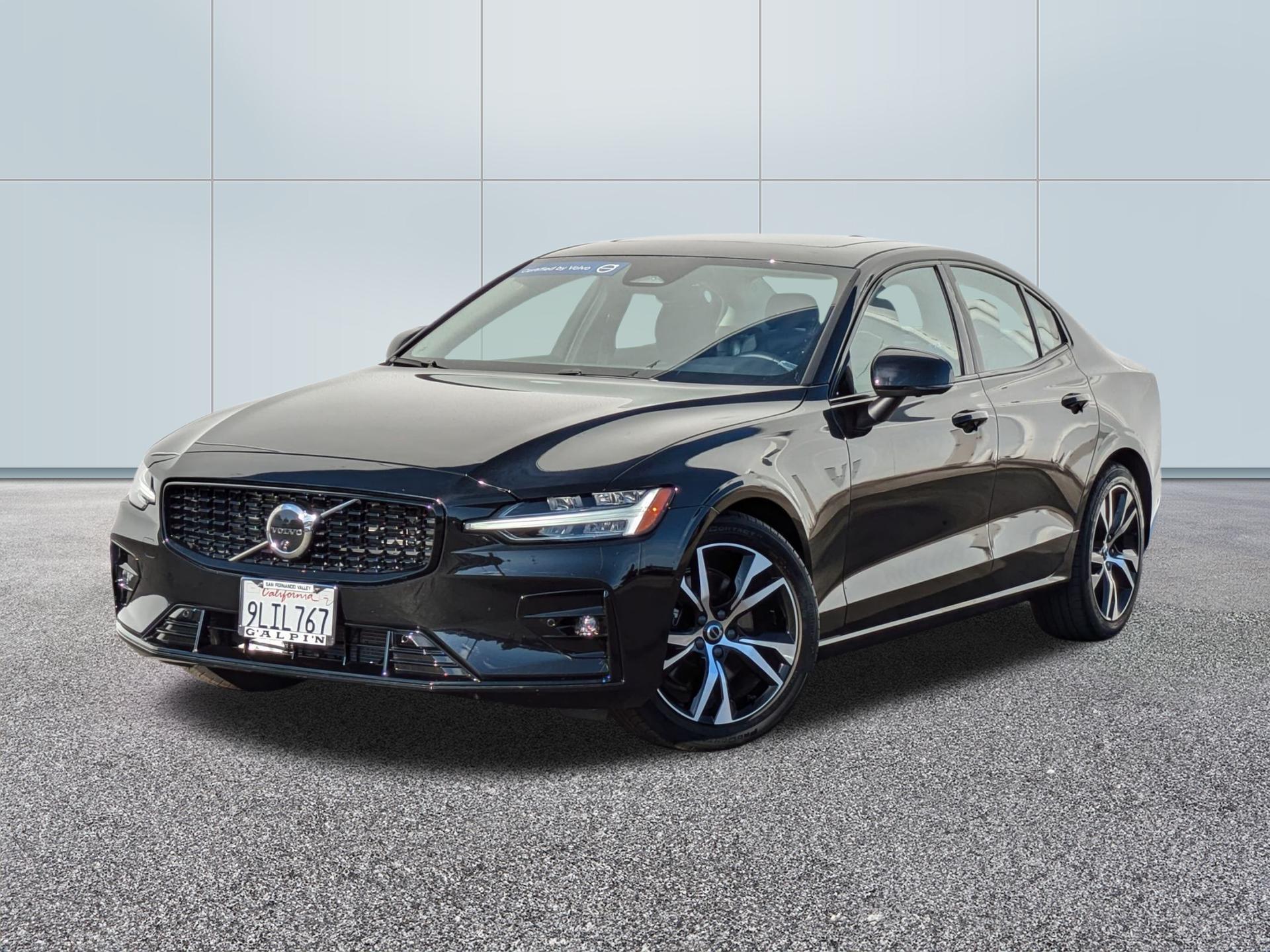 2024 Volvo S60 Plus Dark Theme