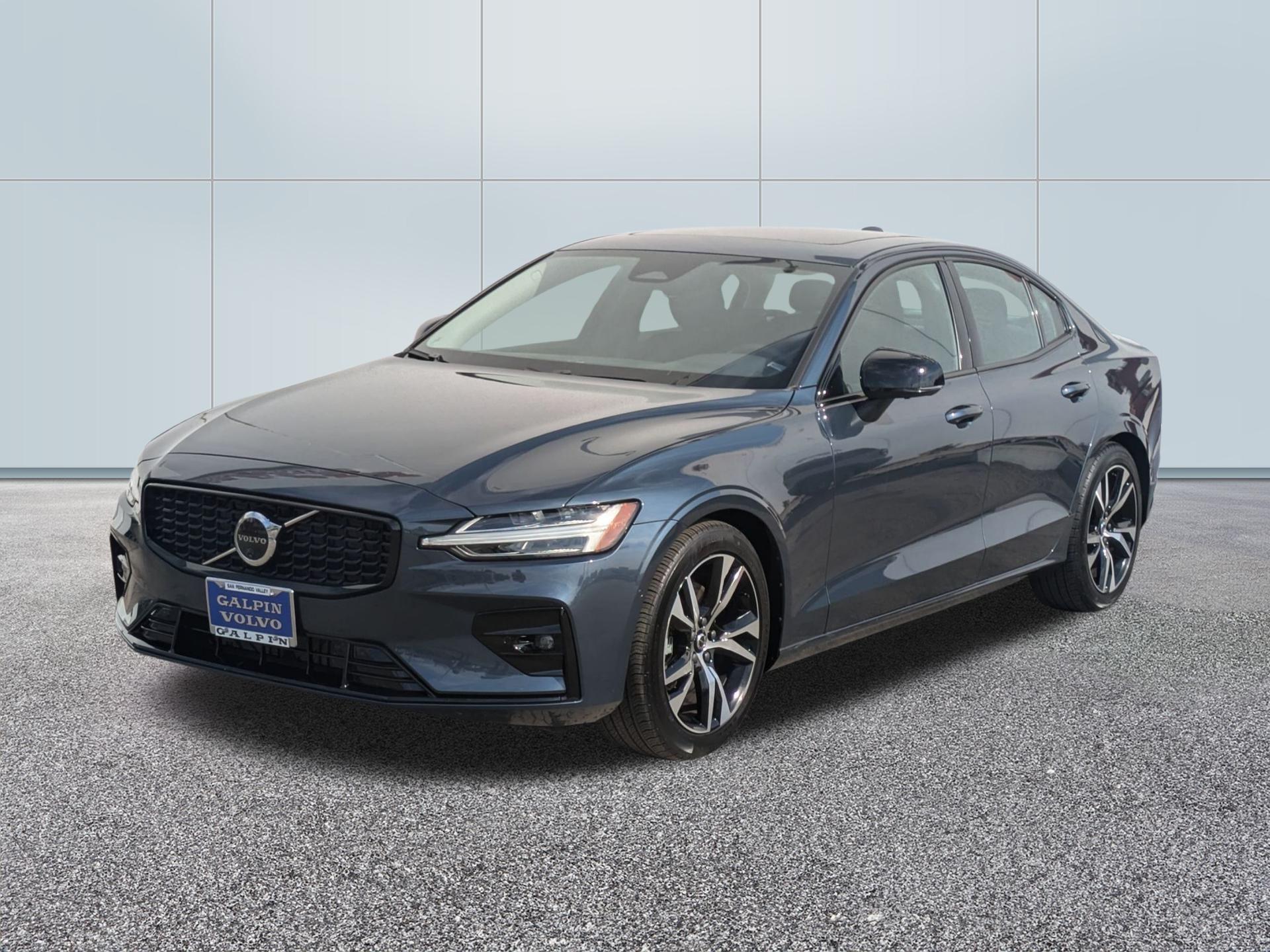 2024 Volvo S60 B5 Plus Dark Theme