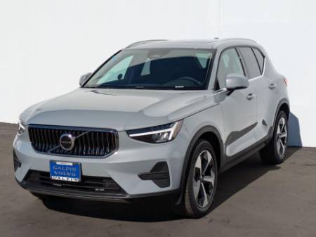 2025 Volvo XC40 Core Bright Theme