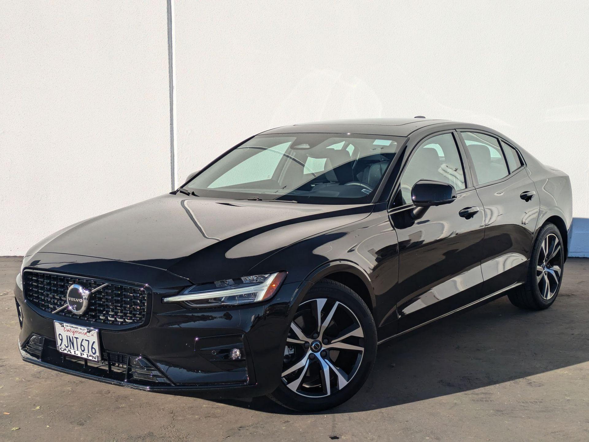 2024 Volvo S60 Plus Dark Theme