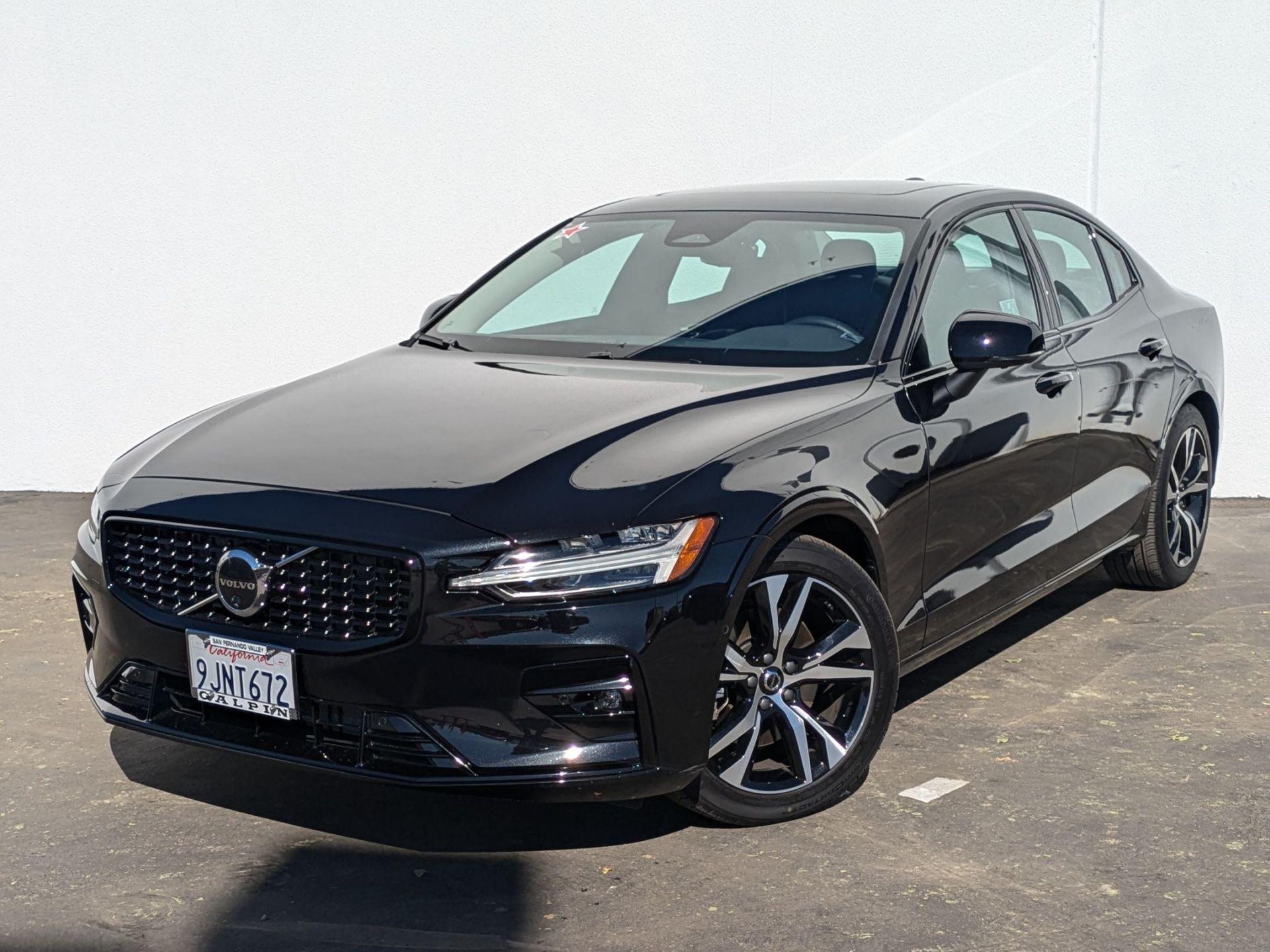 2024 Volvo S60 B5 Plus Dark Theme