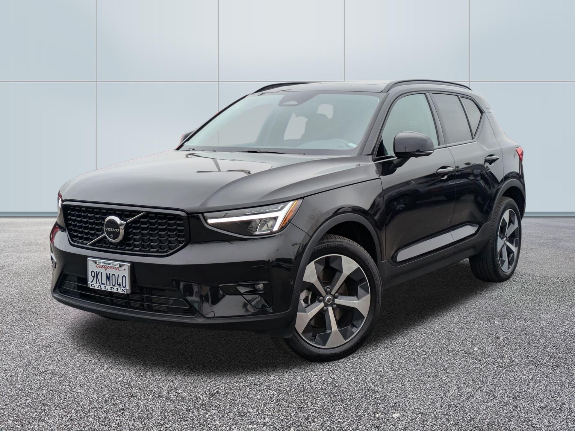 2024 Volvo XC40 B5 Plus Dark Theme