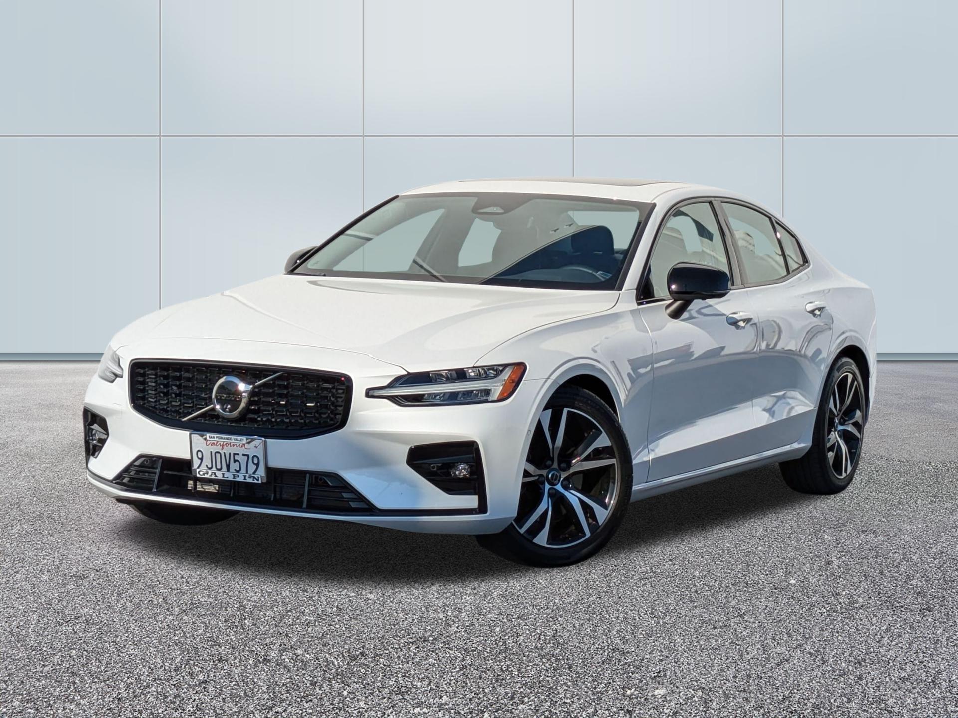 2024 Volvo S60 B5 Plus Dark Theme