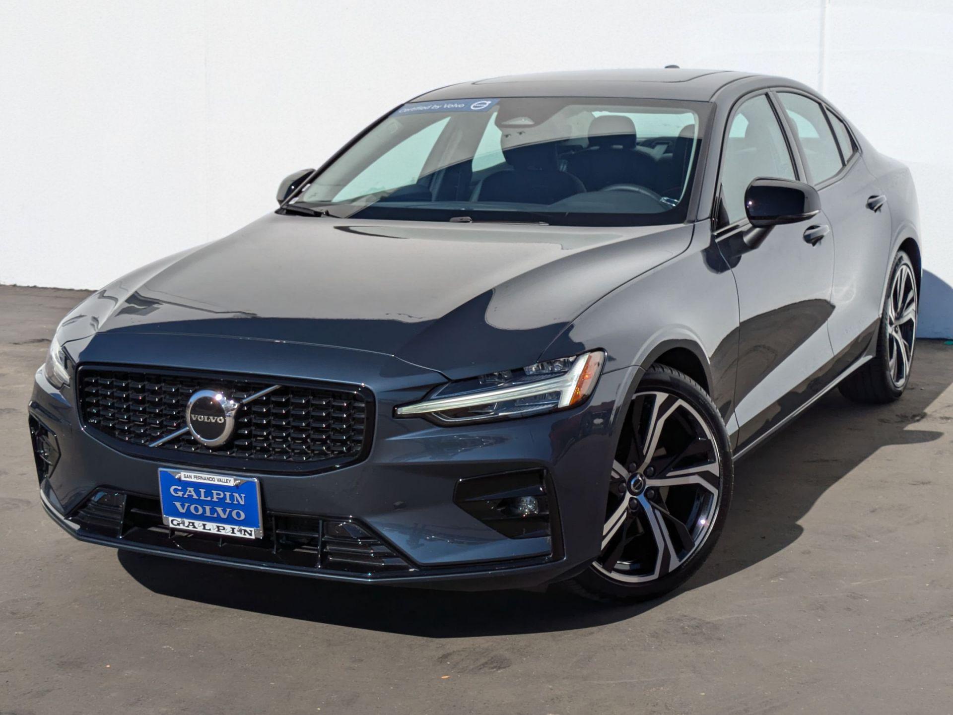 2024 Volvo S60 B5 Core Dark Theme