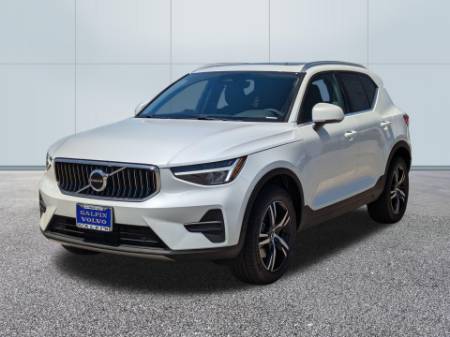 2025 Volvo XC40 Core Bright Theme