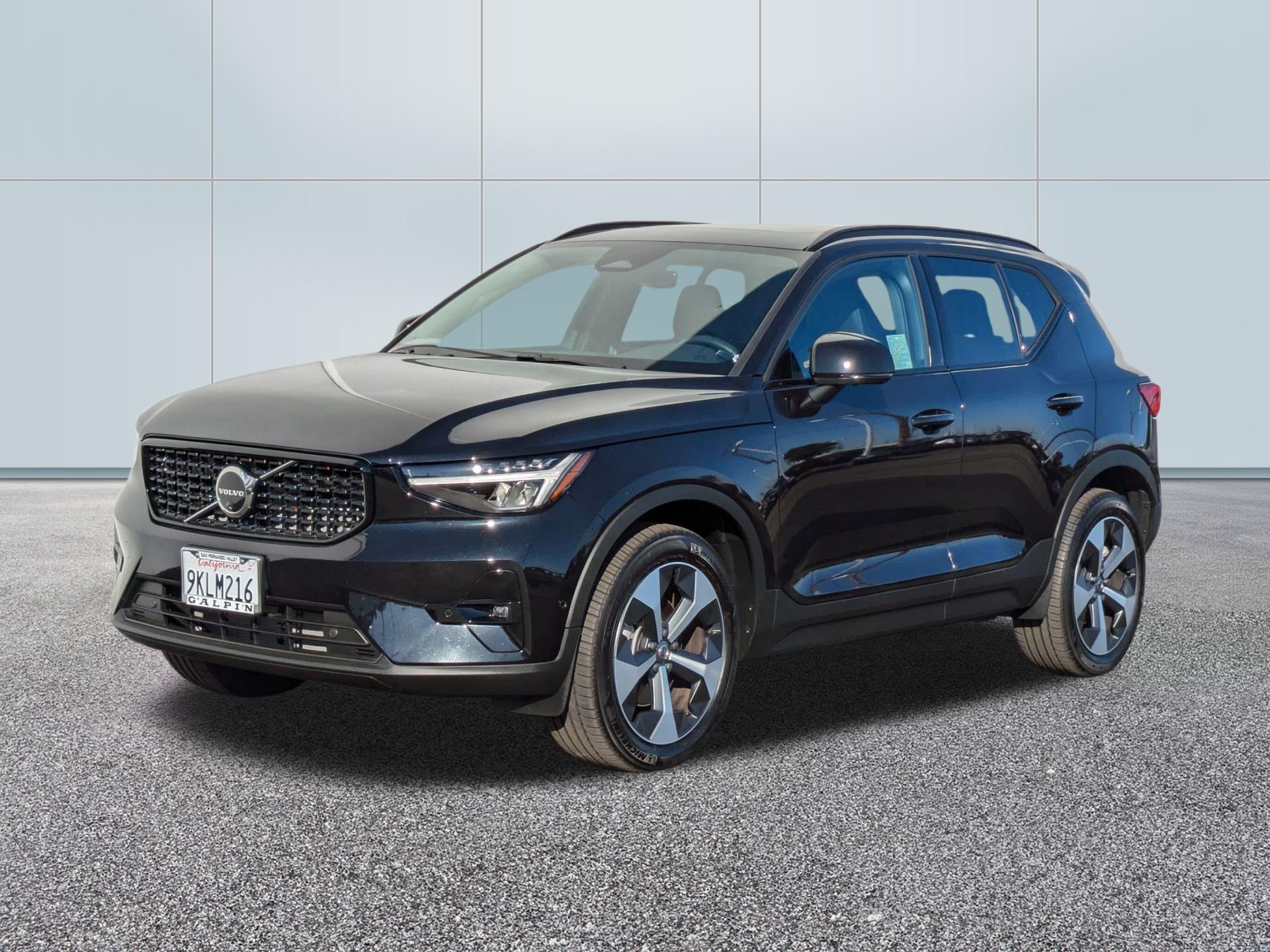 2024 Volvo XC40 B5 Plus Dark Theme