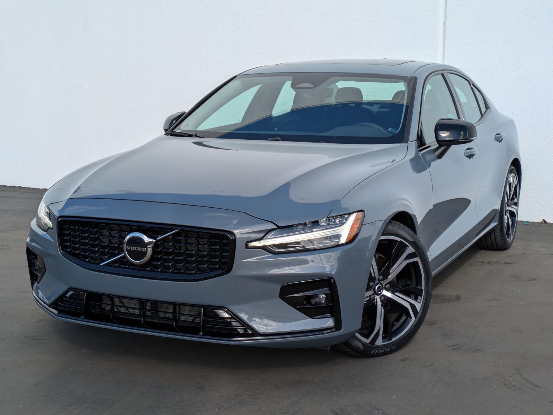 2024 Volvo S60 B5 Core Dark Theme