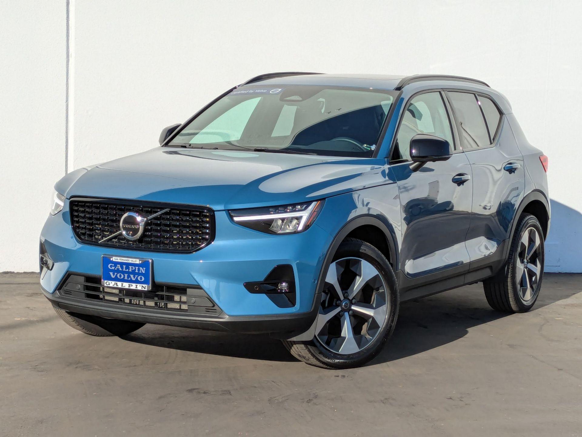 2024 Volvo XC40 B5 Plus Dark Theme