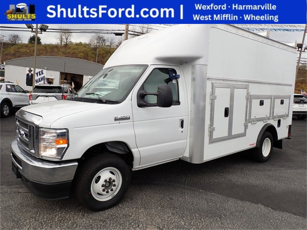 2025 Ford E-450SD Base