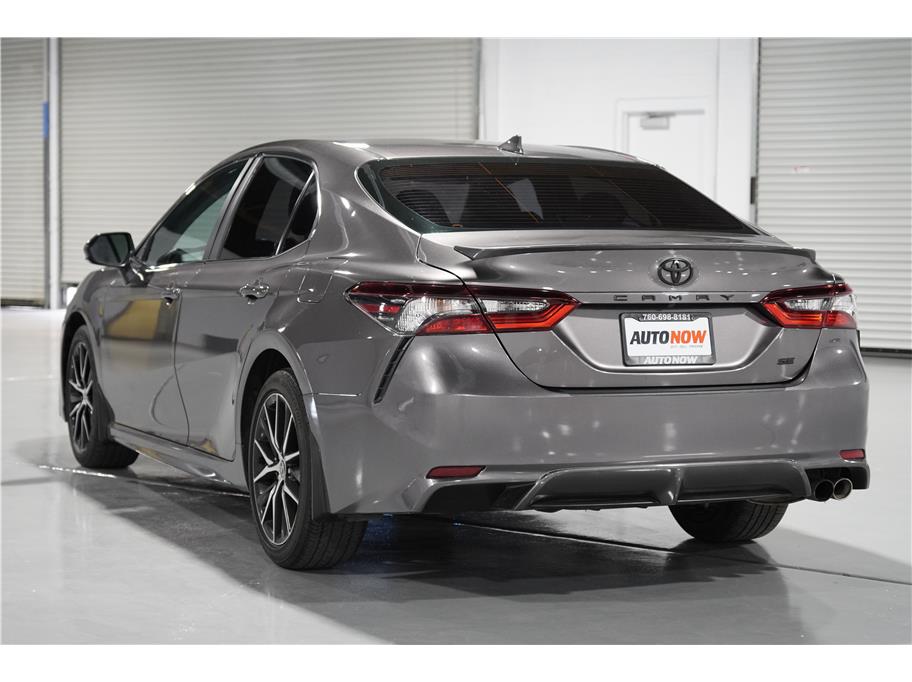 2021 Toyota Camry SE photo 3