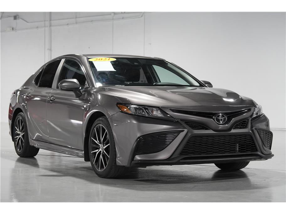 2021 Toyota Camry SE photo 7