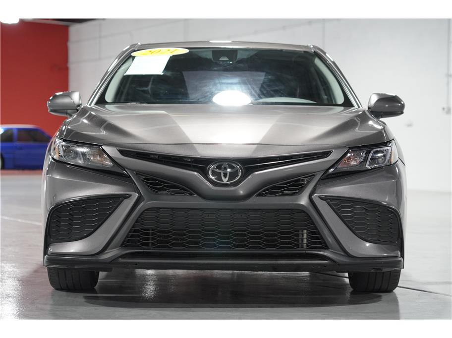 2021 Toyota Camry SE photo 8