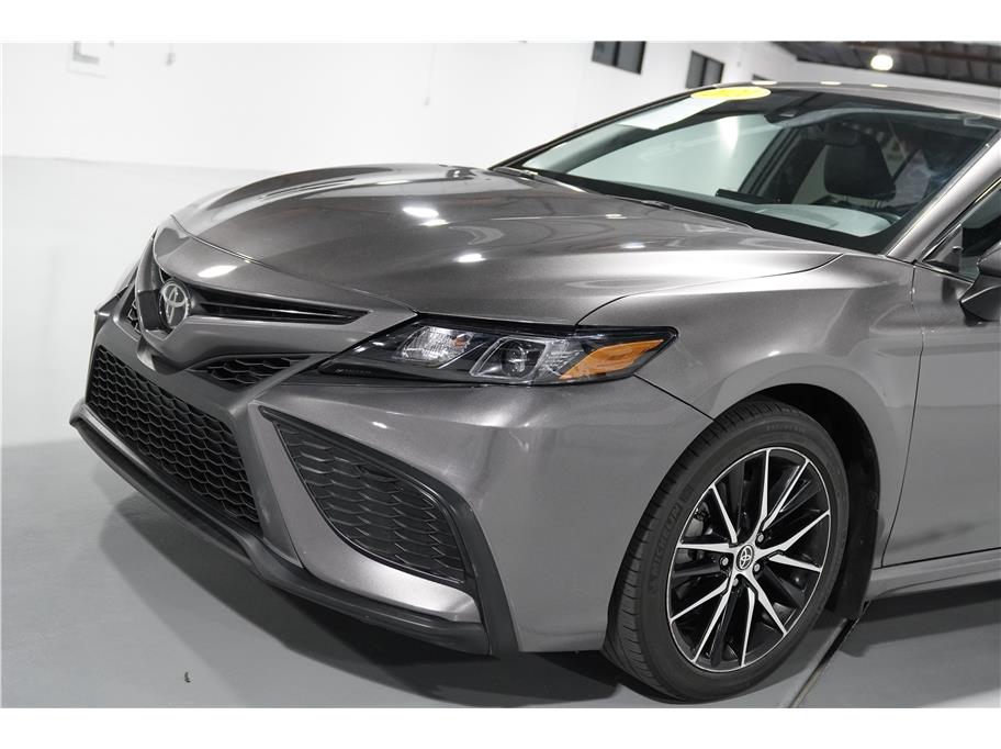 2021 Toyota Camry SE photo 9