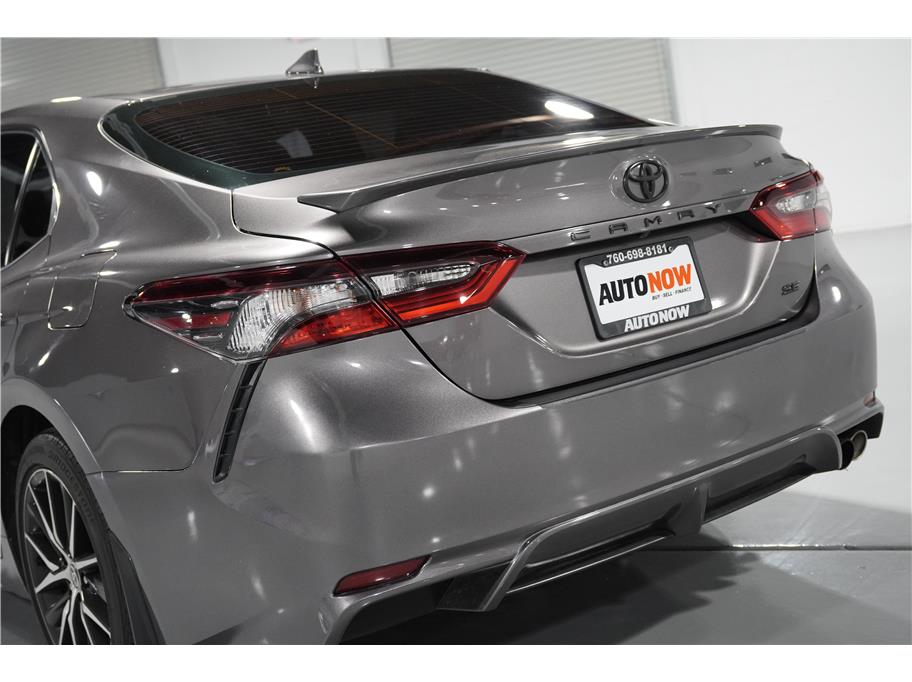 2021 Toyota Camry SE photo 12